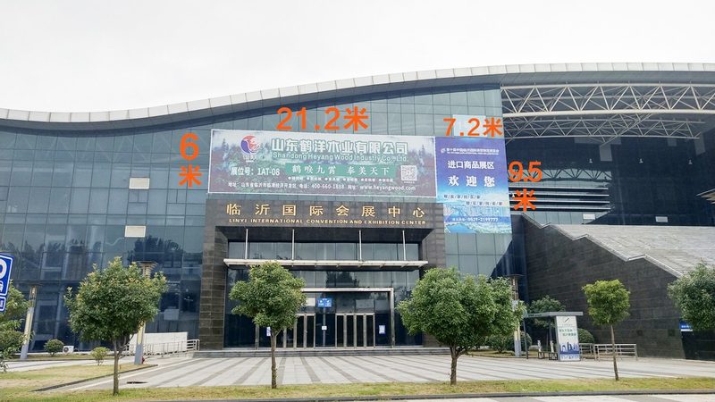 涤纶布是一种轻便、耐磨、防皱的布料，常用于制作帐篷、雨衣等。其优点如下：